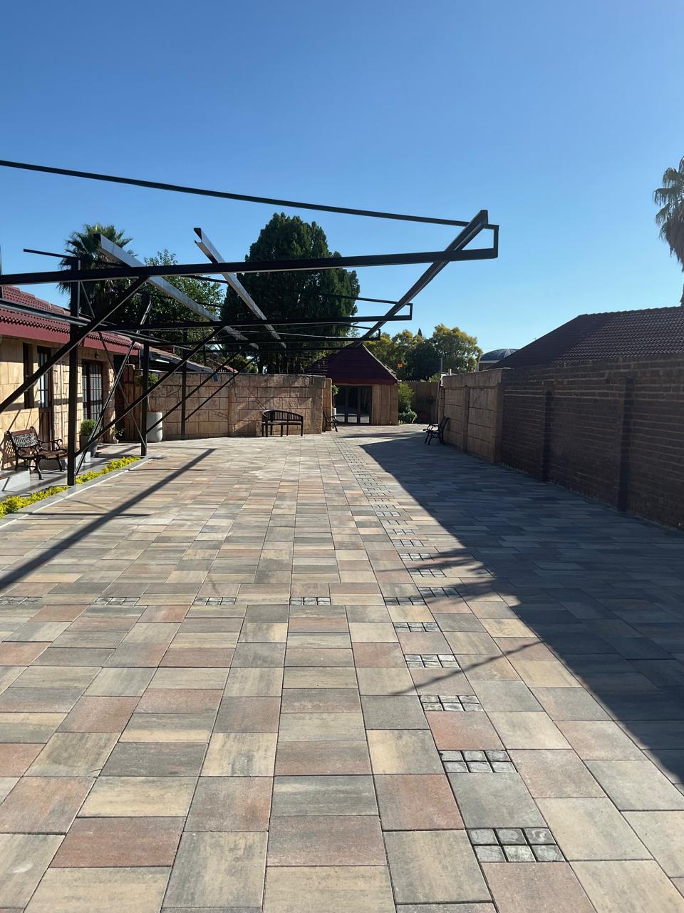 Surroundings image 8